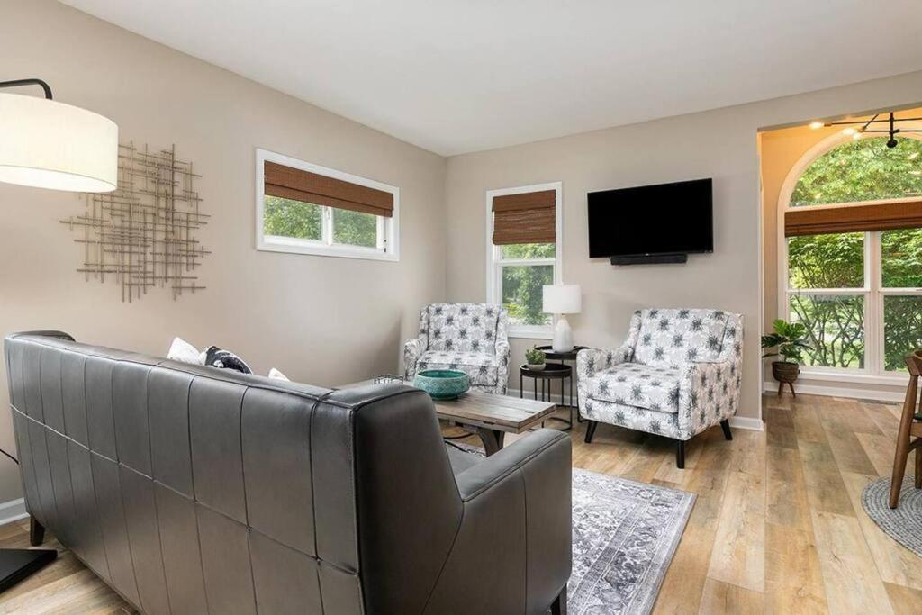 2Min Walk Downtown-Pet Friendly-Offstreet Parking Villa Саугатук Екстериор снимка